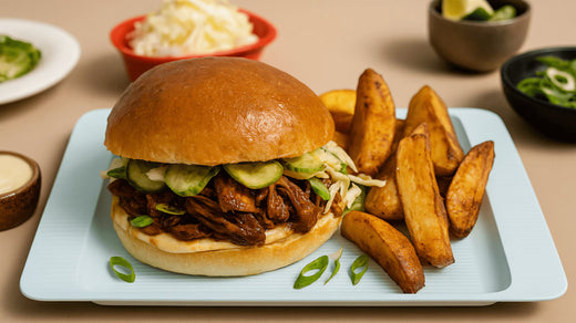 Veganes Pulled-Mushroom-Bun mit Crunch